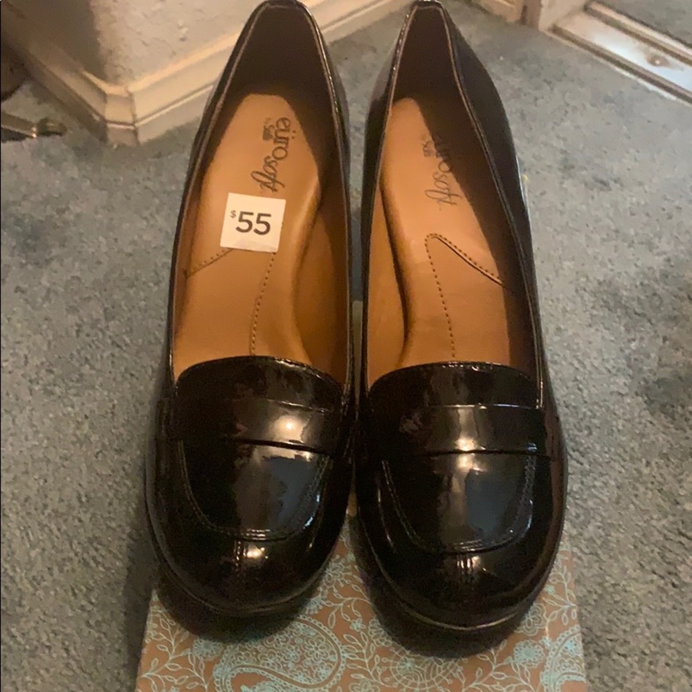 BNWB size 8 black patent leather shoes